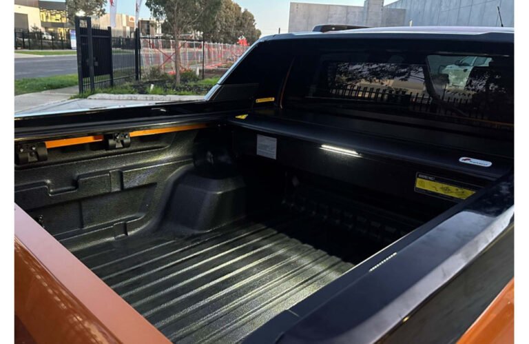 premium-electric-roller-shutter-extra-cab-mitsubishi-triton-04-1000x650